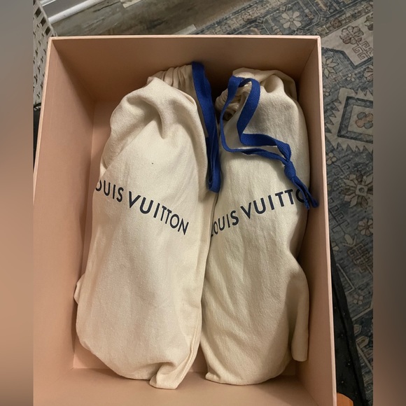 Louis Vuitton Shoes - Picture 2 of 8